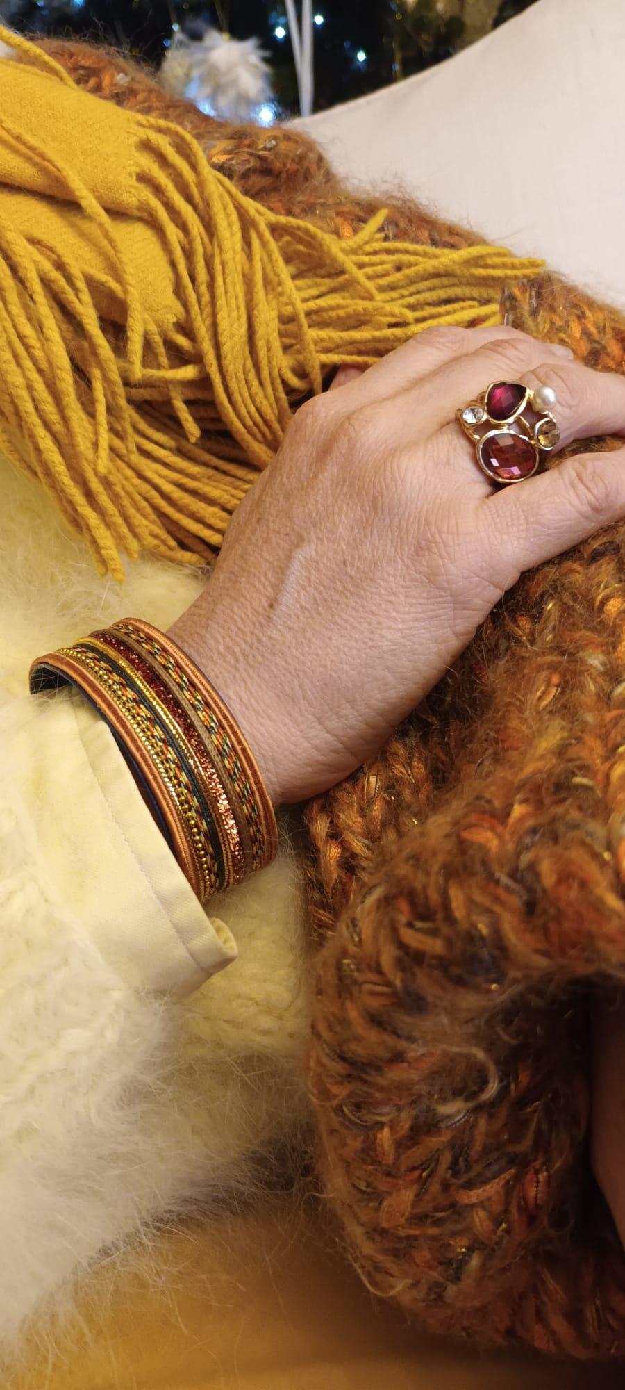 Des Bracelets artisanaux originaux en 
- Passementeries
- Pierres Naturelles
