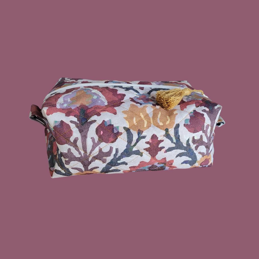 Trousse de toilette matelassée rectangulaire motif vétal en rouge, bodeaux, violine et ocre