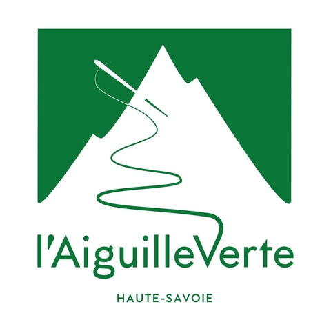 logo de l'aiguille verte : une montagne blanche sur fond vert avec des traces de ski comme un fil dans une aiguille