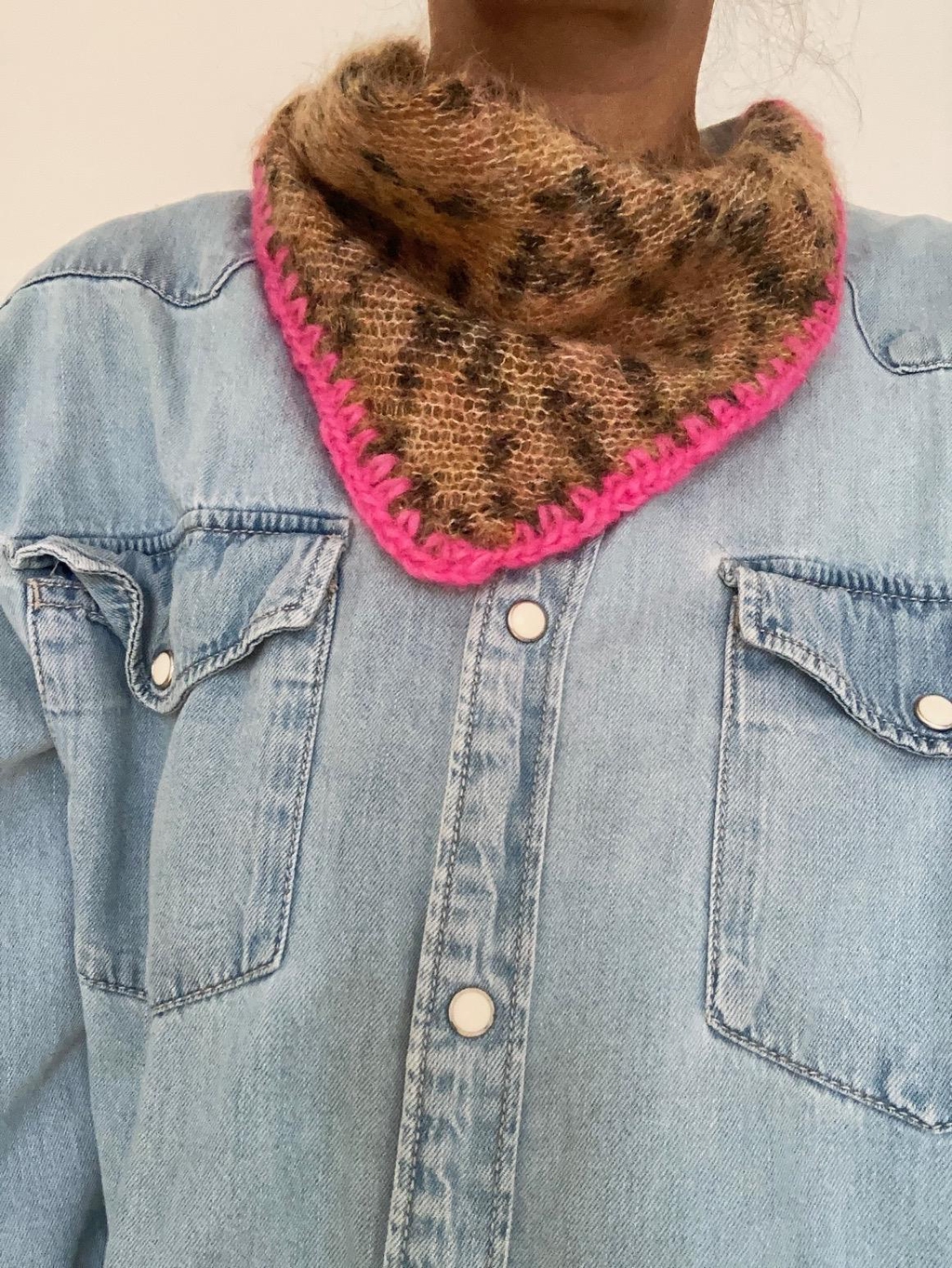 Des bandanas crochetés à l’ancienne mais twistés à la sauce Tata Nicole : à nouer, détourner, adopter.