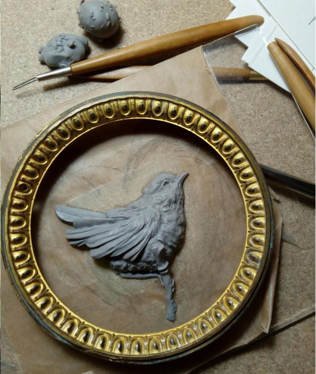 Sculpture en cours d'un oiseau