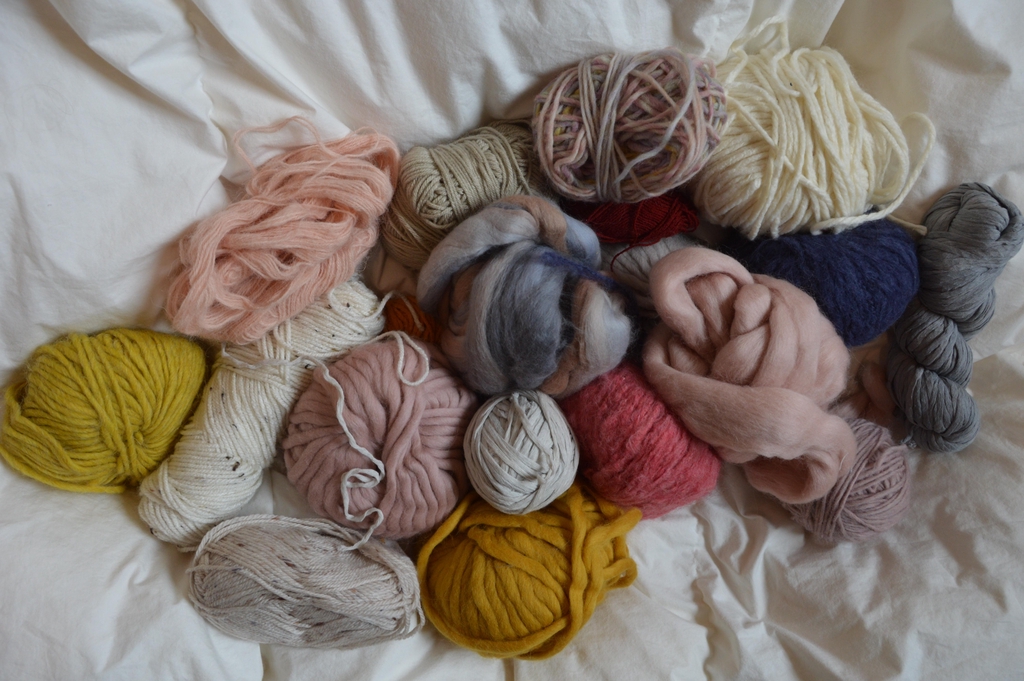 lan_o_lin handmakes luxury handknitted and woven garments and accessories out of natural fibres.