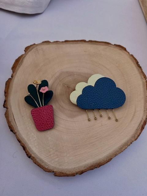 Broches en cuir