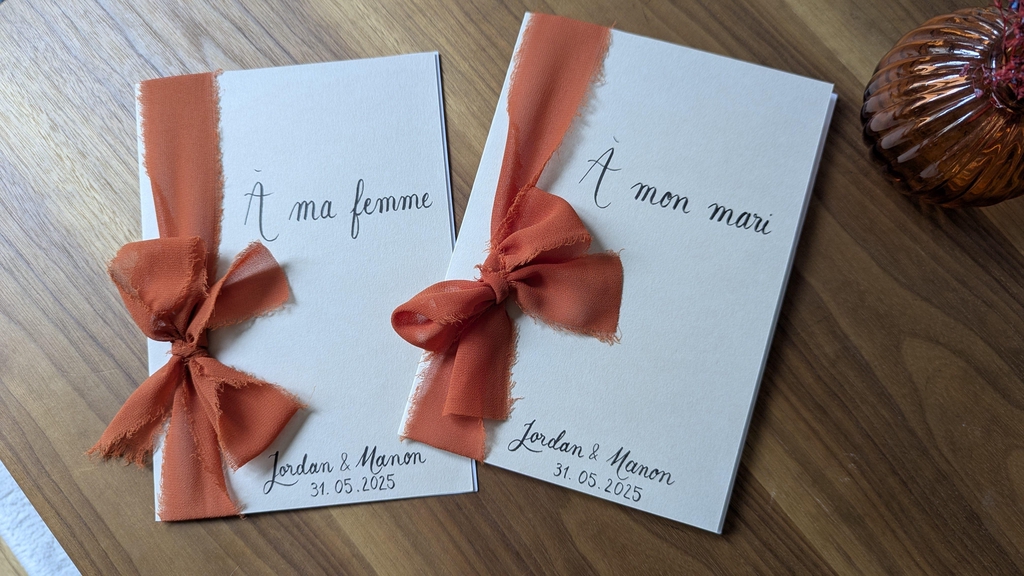 Marque-places en argile et calligraphie manuscrite pour décoration de mariages et autres événements