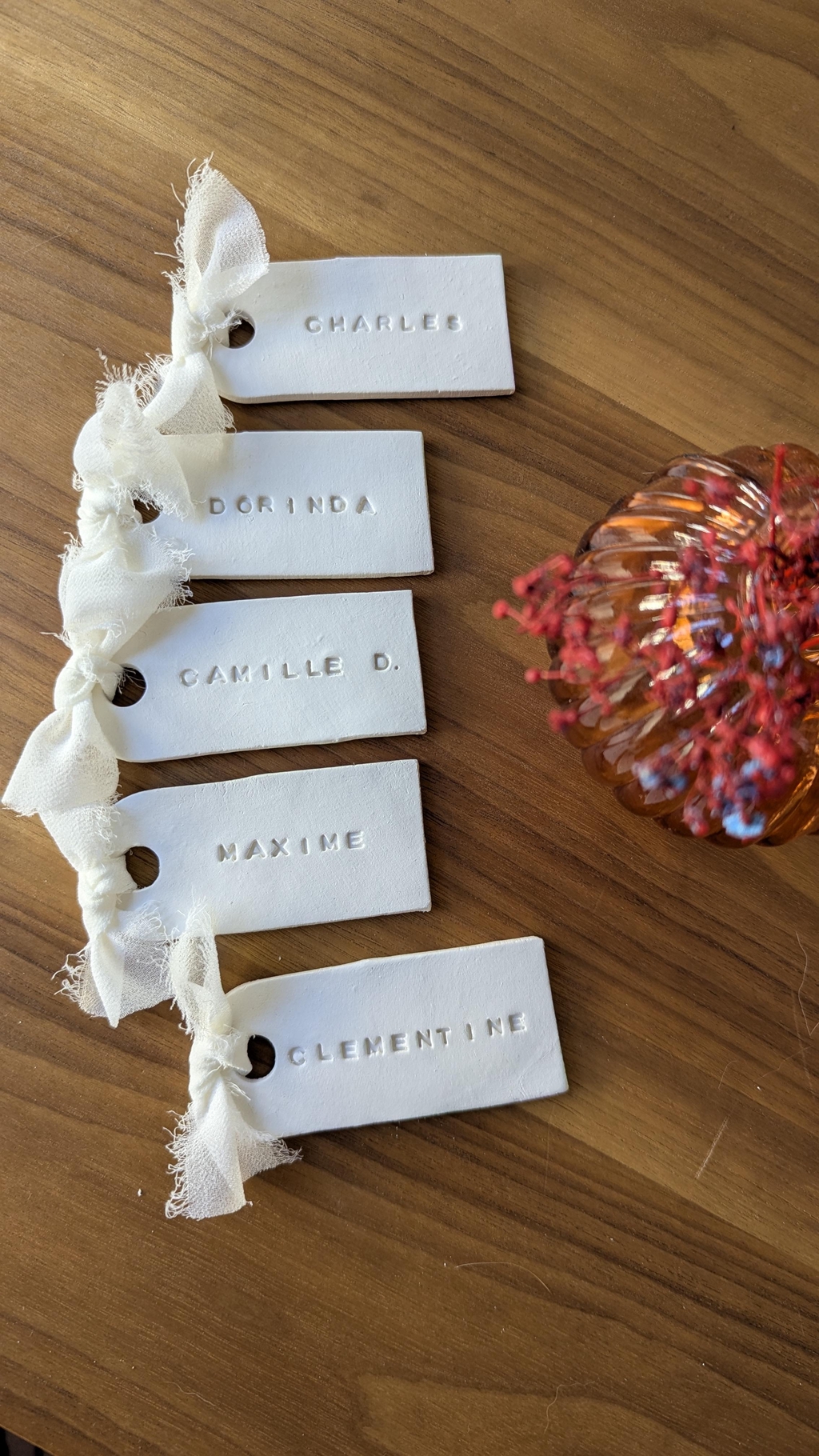 Marque-places en argile rectangulaires - Décoration de table pour les mariages & autres jolis événements