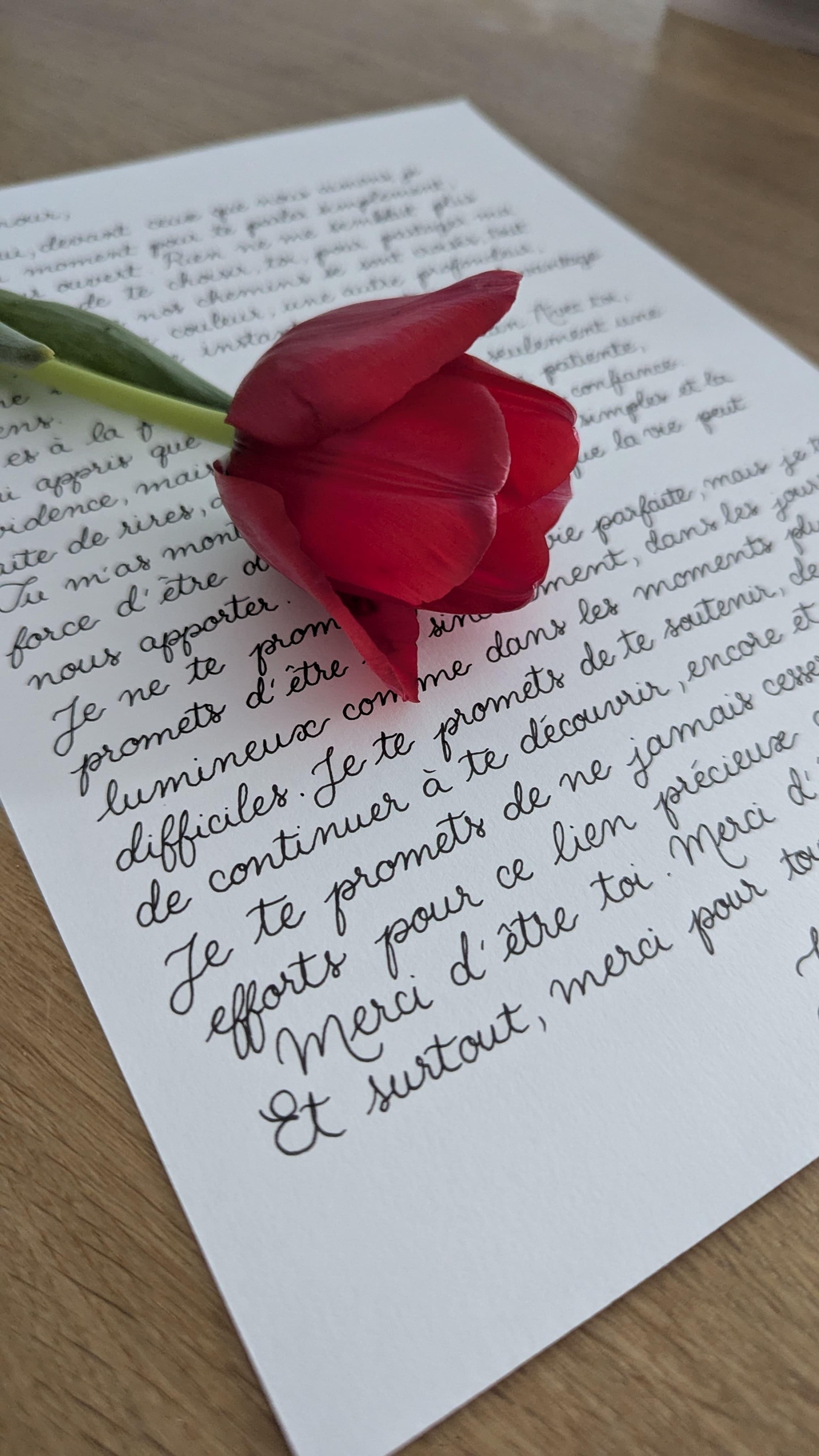 Marque-places en argile et calligraphie manuscrite pour décoration de mariages et autres événements