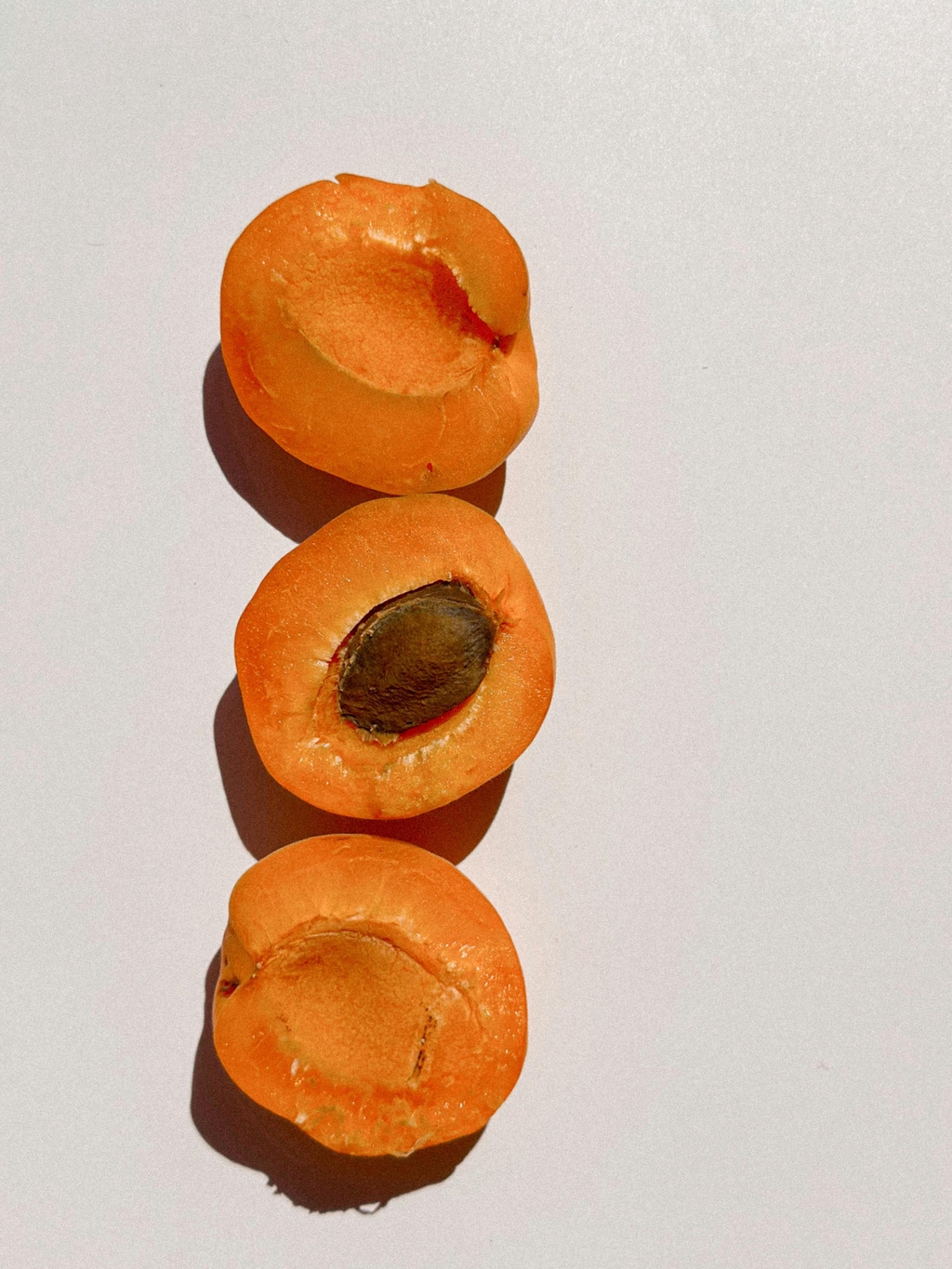 les vertus de l'huile de noyau d'abricot pour la peau