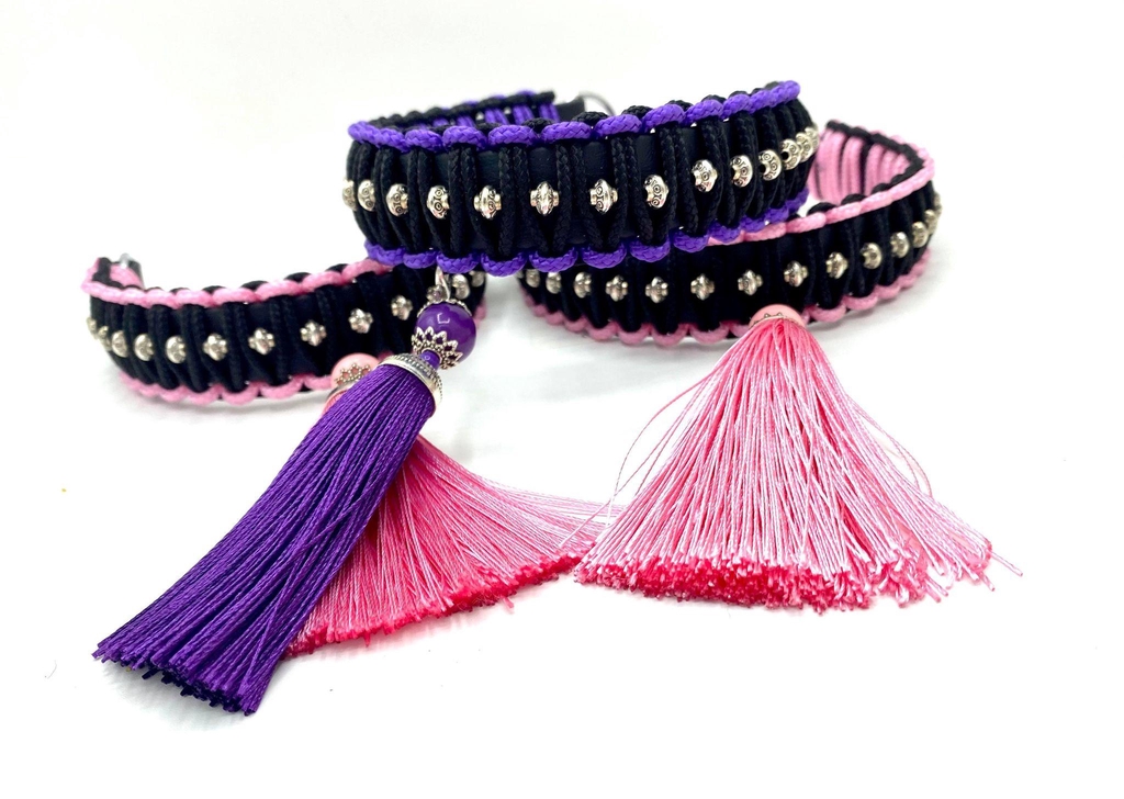 Des colliers au look original avec perles et pompons