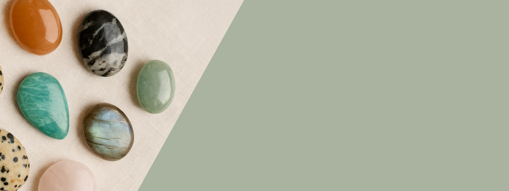 Chaque pierre a une énergie, une couleur, une histoire. Découvre-les toutes dans l'abécédaire.