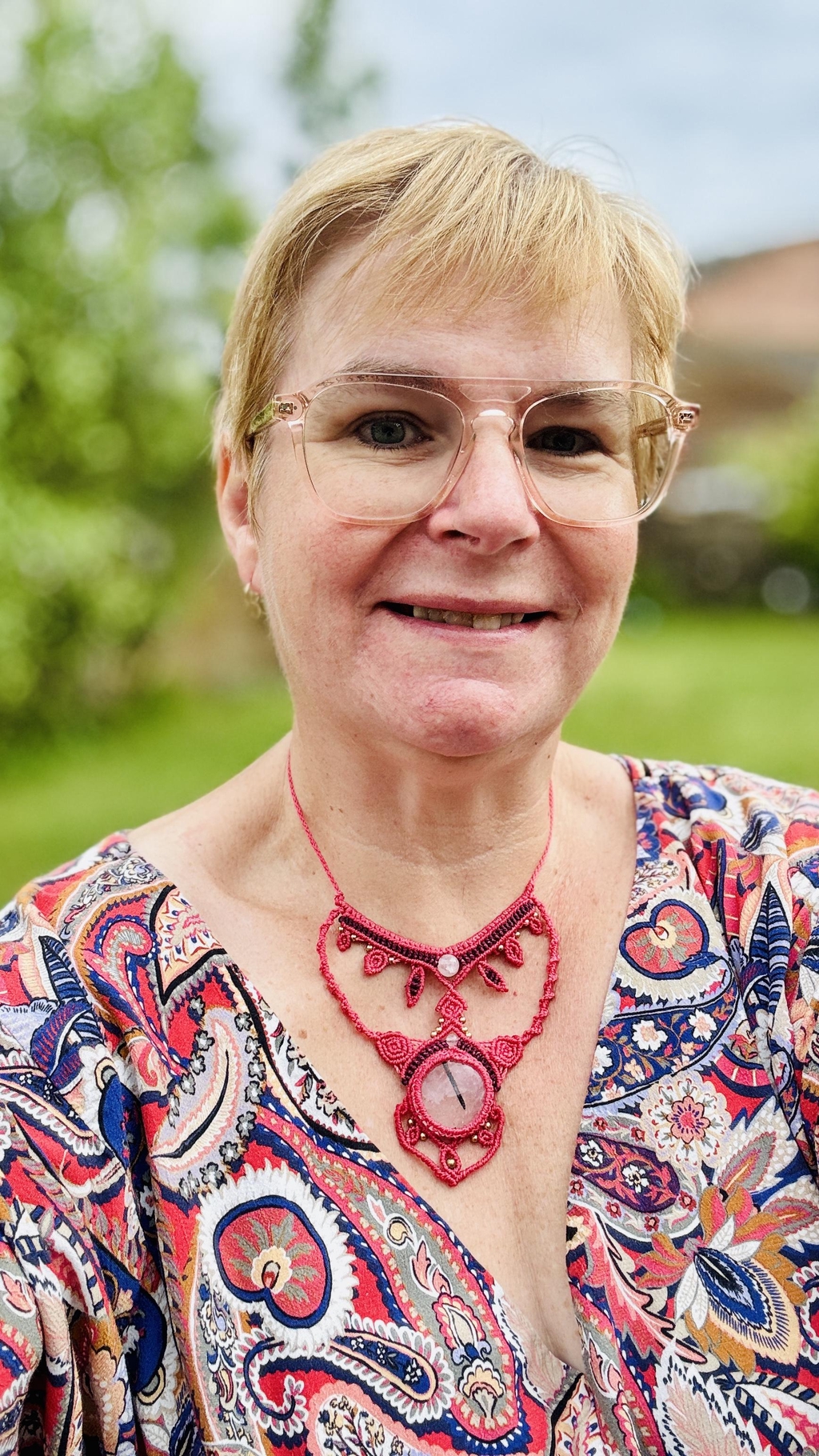 Je suis Karine, la créatrice qui se cache derrière Atelier Eclésa