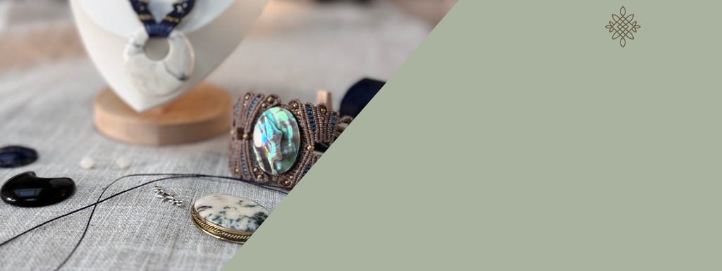 Bijoux faits main en micro-macramé & pierres naturelles
