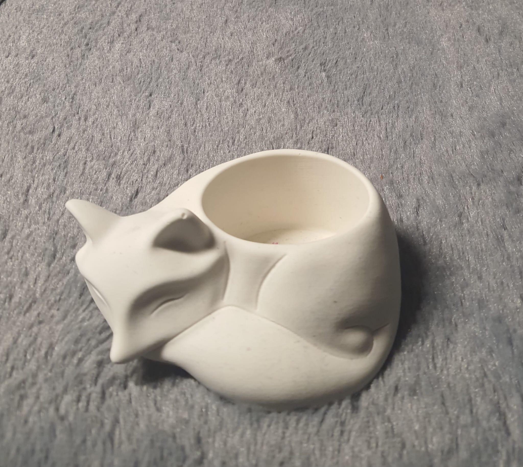 renard coulée en jesmonite avec emplacement pour une bougie, une plante d'intérieur etc., il est de couleur blanche