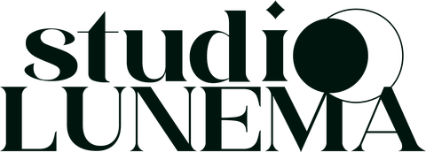 Logo Studio Lunema avec un O plein évoquant une éclipse et un croissant de lune