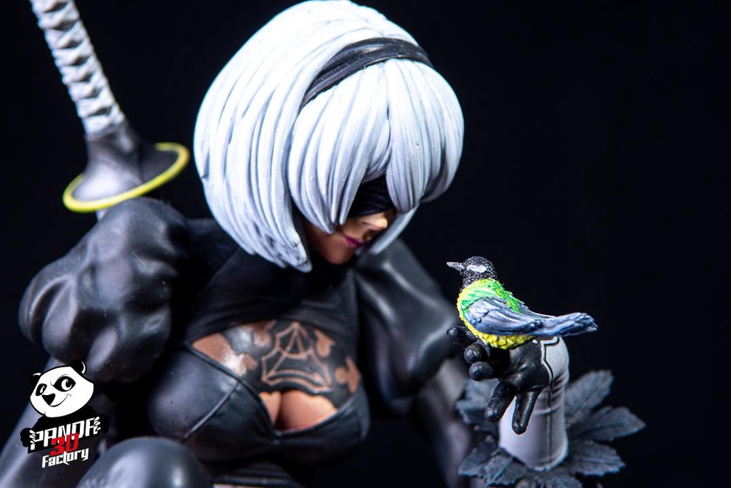 Statue du personnage 2B du jeu NierAutomata
