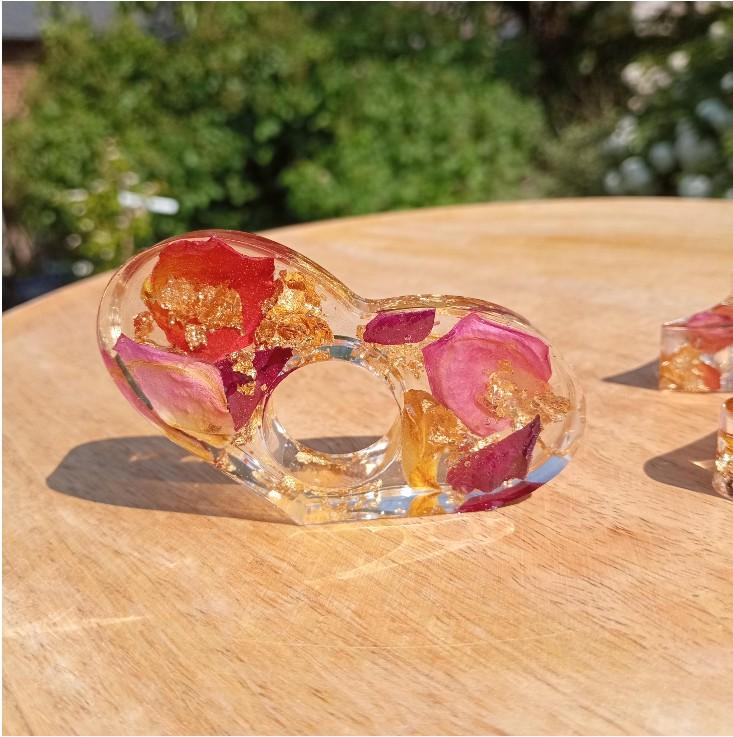 Bague de lecture en résine et pétales de roses - création A Fleur de Peau