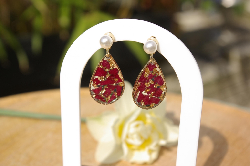 Boucle d'oreilles perle rose résine A fleur de peau création
