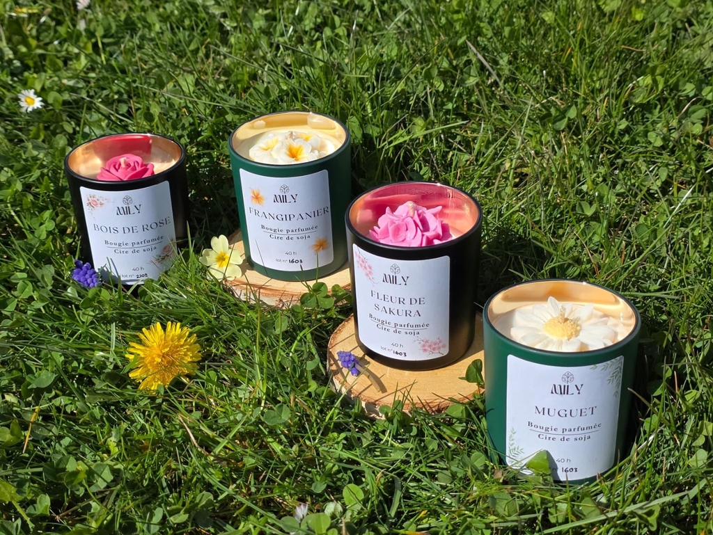 Bougies florales dans un jardin