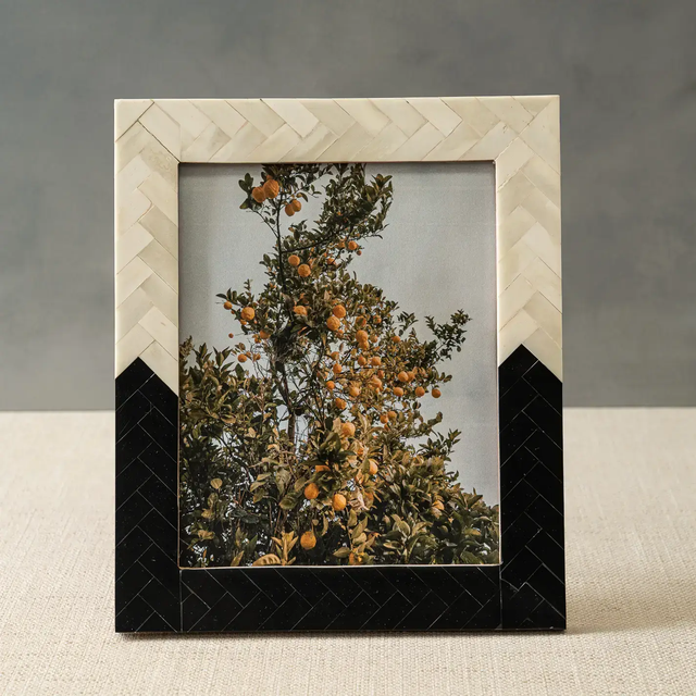 PHOTO FRAMES