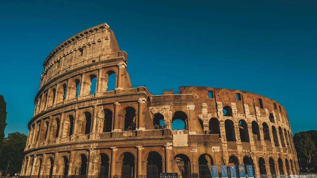 Explore Rome: The Colosseum Experience — Discover Ancient History & Timeless Landmarks. This is the Colosseum, the giant Roman amphitheater located in the heart of Rome, Italy, capturing the city’s historic grandeur."