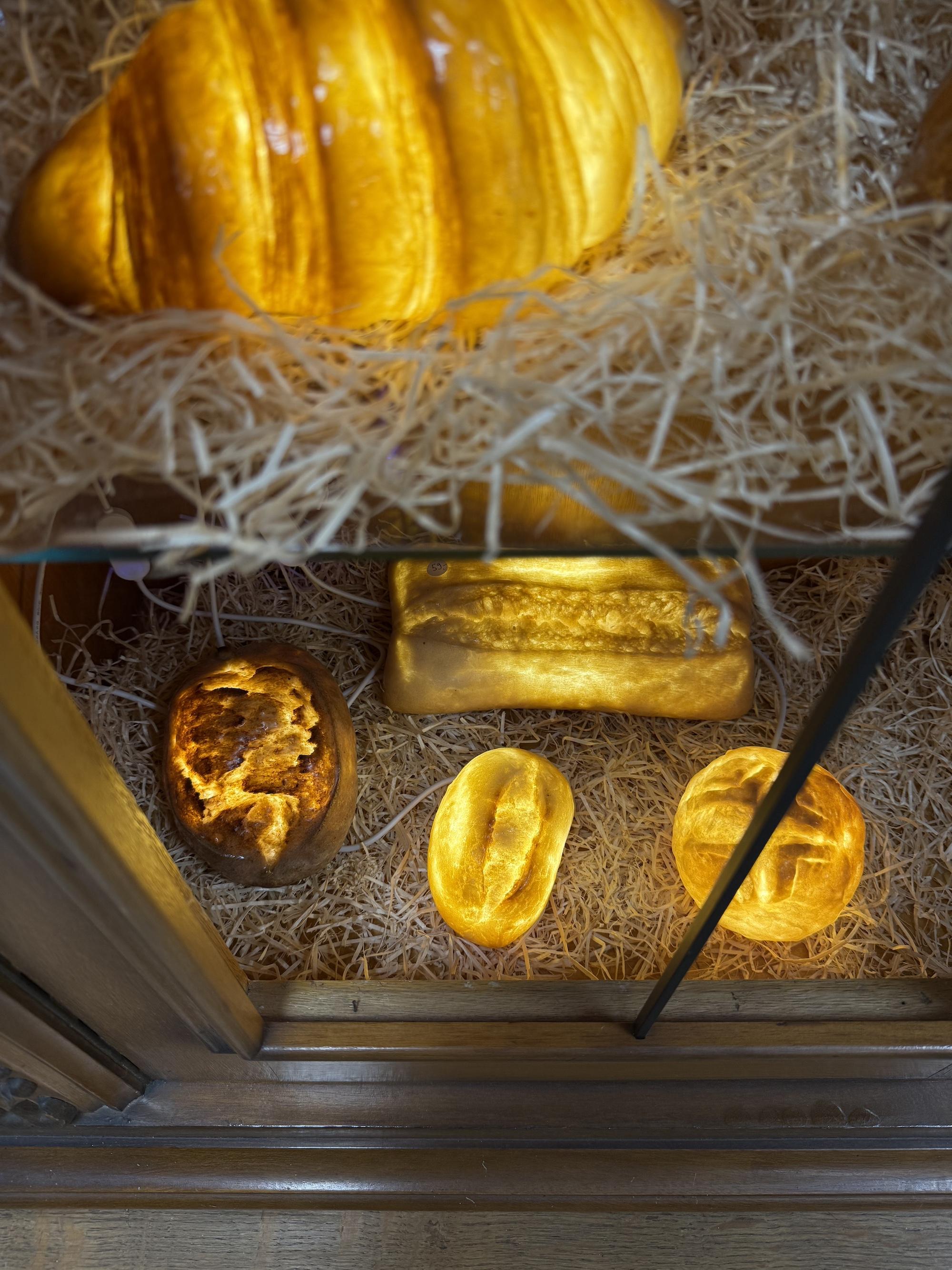 BREAD LIGHTS