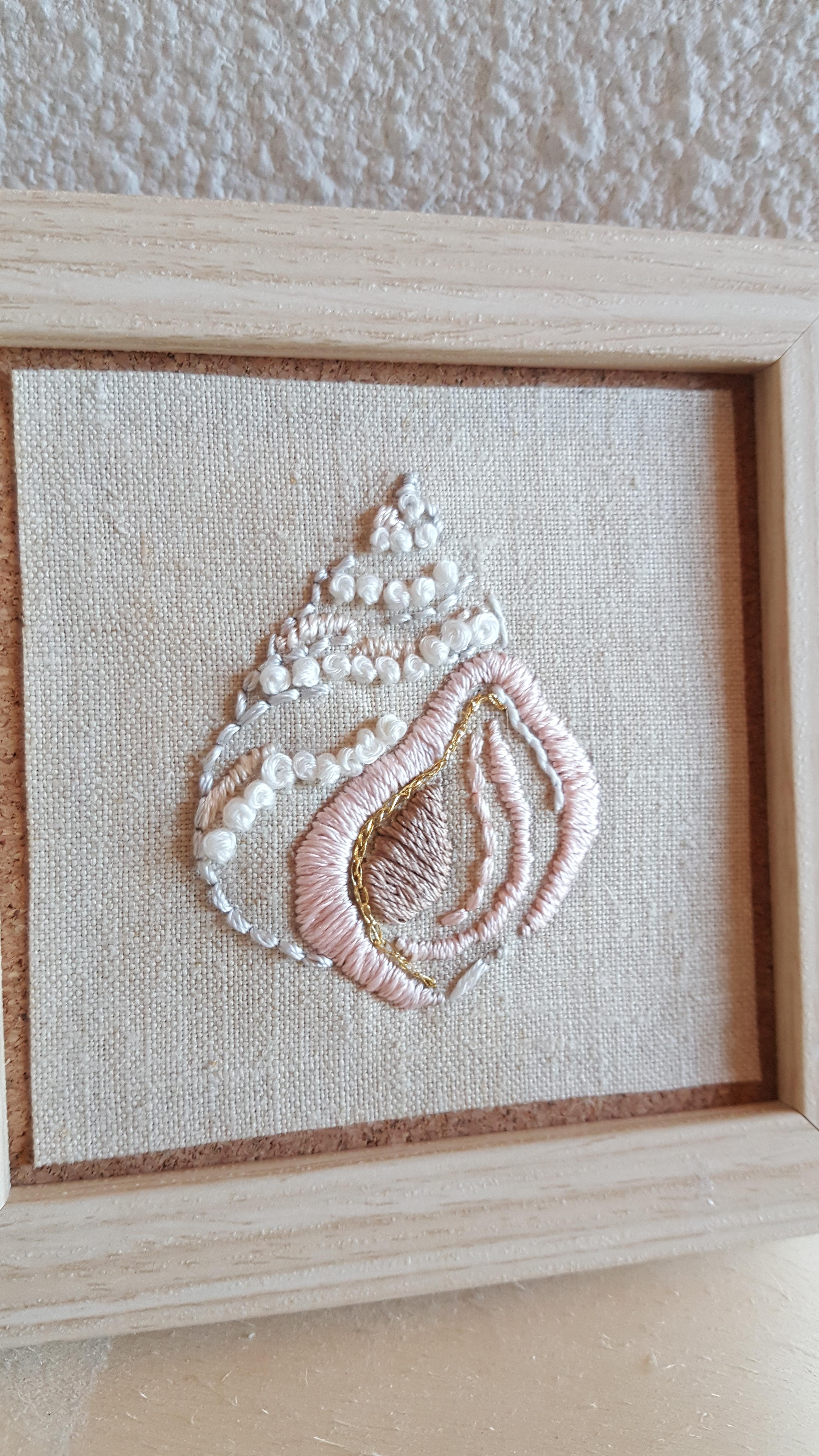 Petit cadre brodé Coquillage - Atelier Au petit Brin de maille