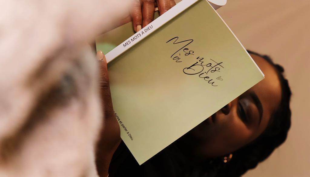 Mes mots à Dieu 
Le carnet pour écrire et parler à Dieu