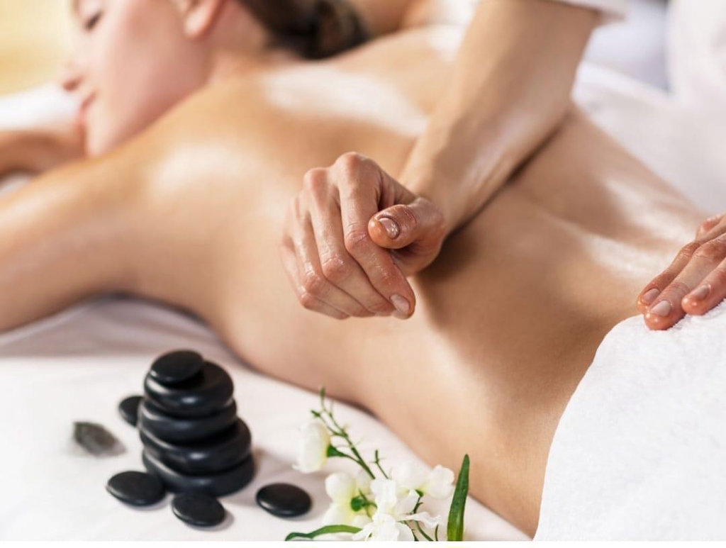 MASSAGGIO GAMBE E SCHIENA
