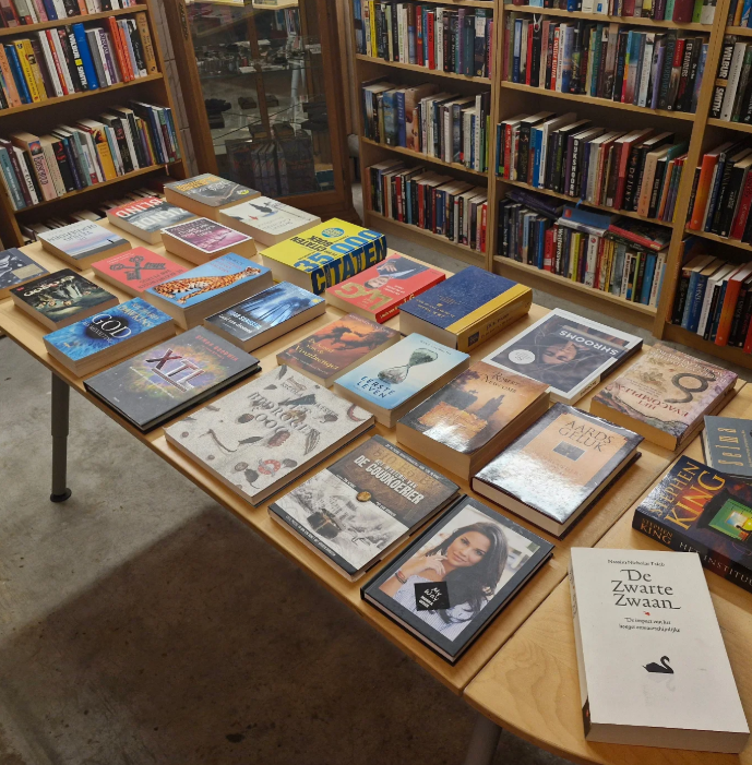 Koop je boeken op de boekenmarkt van Markthuis Friesland. De markt van Emmeloord met meer dan 8000 unieke boeken voor bodemprijzen.