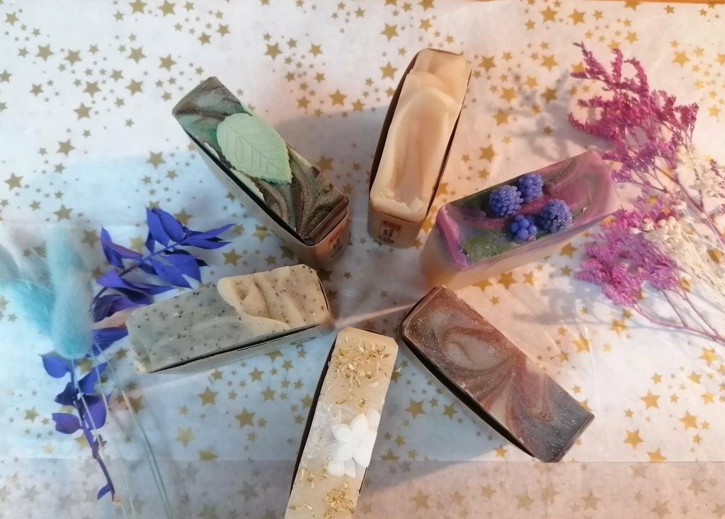 SAVONNERIE CHEVRIBULLES
savon au lait de chèvre 
rituel douceur quotidien
soin de peau, ingrédients nobles