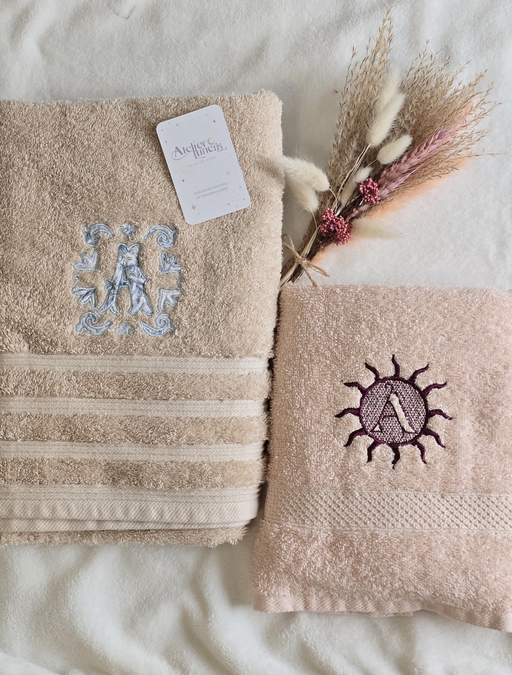 Draps de ddouche brodés et personnalisés- Atelier Luneris