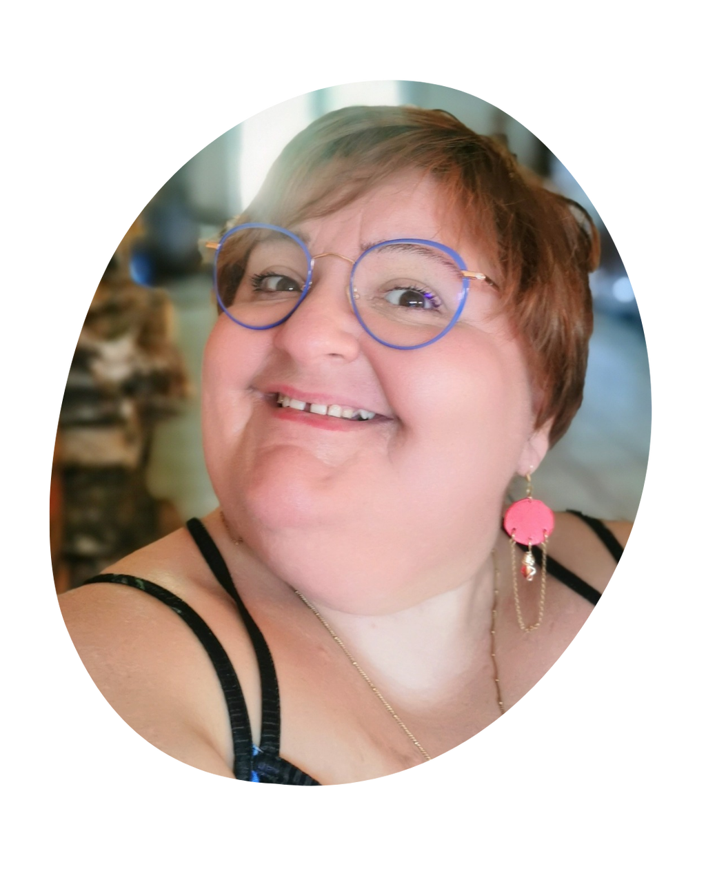 Pour savoir qui se cache derrière La Drôle de Dame