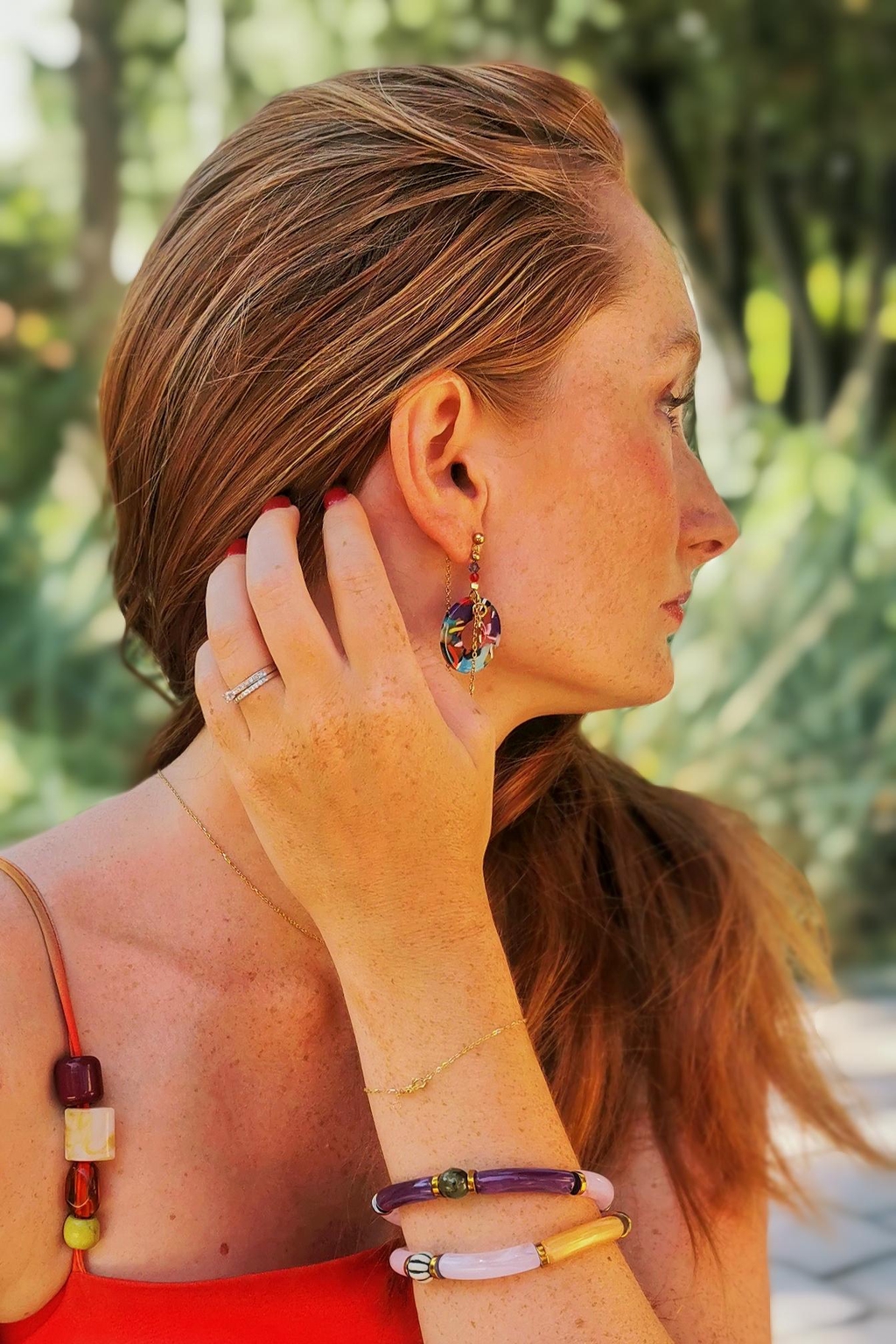 Pour cette troisième collection, ça va swinguer ! Ambiance 80's, Madonna et cahouet multicolores. Cette année j'ai un cap à passer. Celui des 30 ans. Depuis quelques temps, j'ai tendance à regarder en arrière. C'est alors que je me suis dit: "Tiens, et pourquoi pas jouer sur la nostalgie pour cette prochaine collection ?". Un passé revisité et une mode retravaillée.  

Je puise mes inspirations dans les couleurs et les matières, autant dans un coucher de soleil que dans les photos de famille.