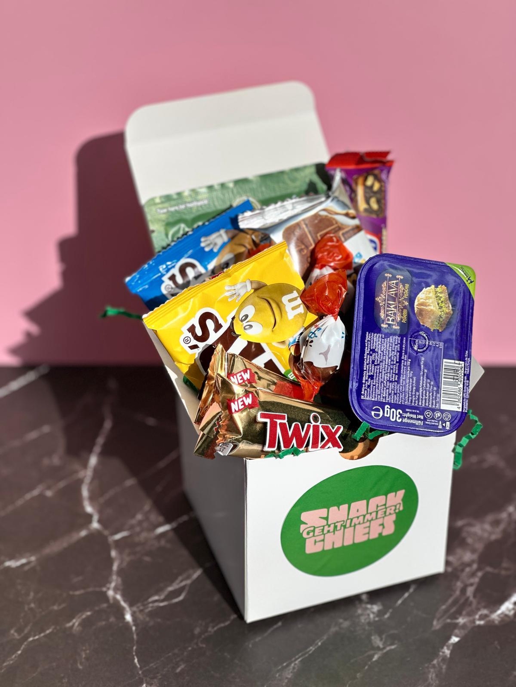 Snackbox Geschenkidee für Freunde und Familie - gefüllt mit Lieblingssnacks