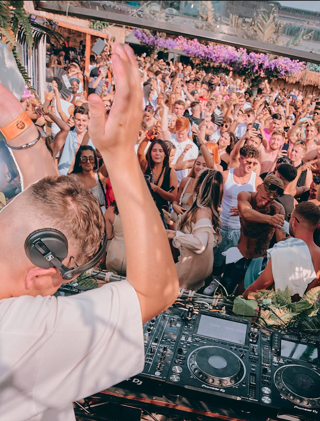 professional DJ 