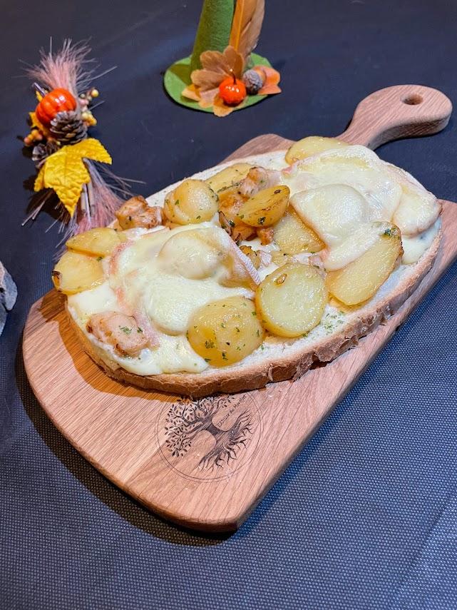 Planches de présentation en chêne des Vosges, ou ardoises,  avec gravures personnalisées.