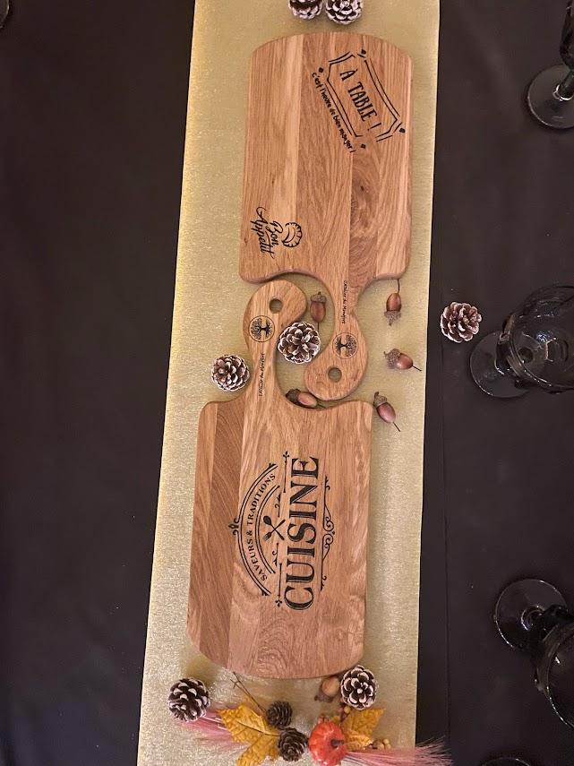 Fabrication de planches de présentation avec gravure personnalisée. planche réalisée en chêne des Vosges finition huile de pépins de raisin. Gravure au laser 