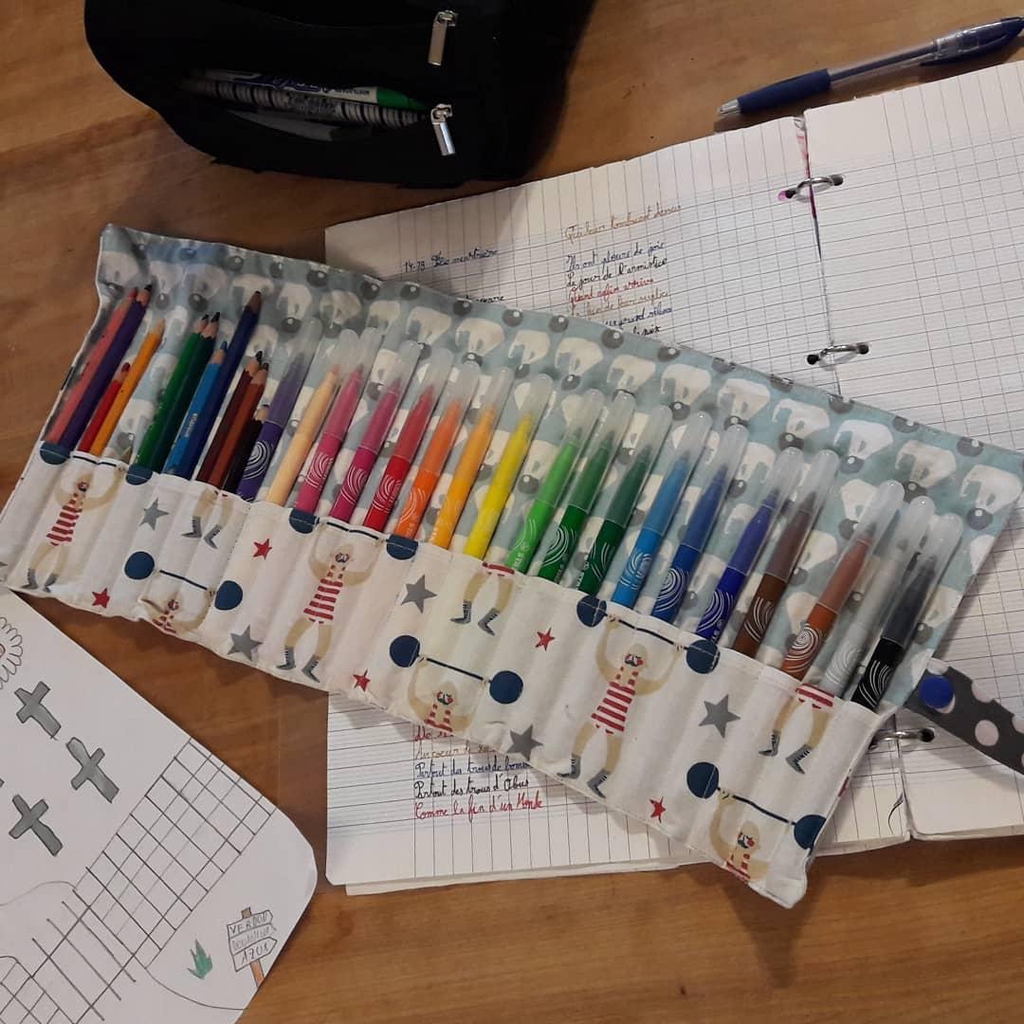 Trousse a enrouler pour l'anniversaire d'une petite artiste !