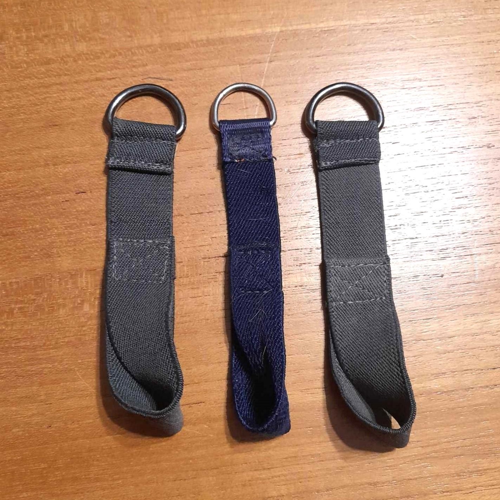 Nouvelles attaches élastiquées réalisées pour une couverture de cheval.