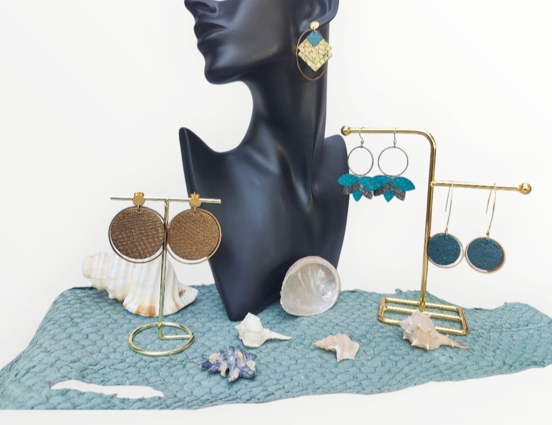 Chikopa créateur, vous propose des boucles d'oreilles en cuir de poisson, originales, élégantes et raffinées