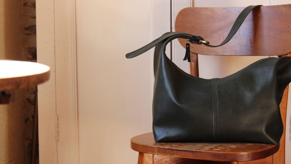 Sac à main en cuir pleine fleur couleur écureuil, porté épaule avec bandoulière réglable, fabrication artisanale française 31mai