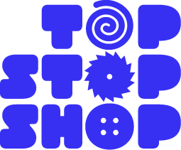 topstop.shop - 1A-Adresse für Textil, Objekt & Print - Bild zeigt das Logo, ein Wort pro Zeile, das O je ein Symbol (Knopf für Bereich Textil, Sägeblatt für Bereich Objekt, Spirale für Bereich Print)