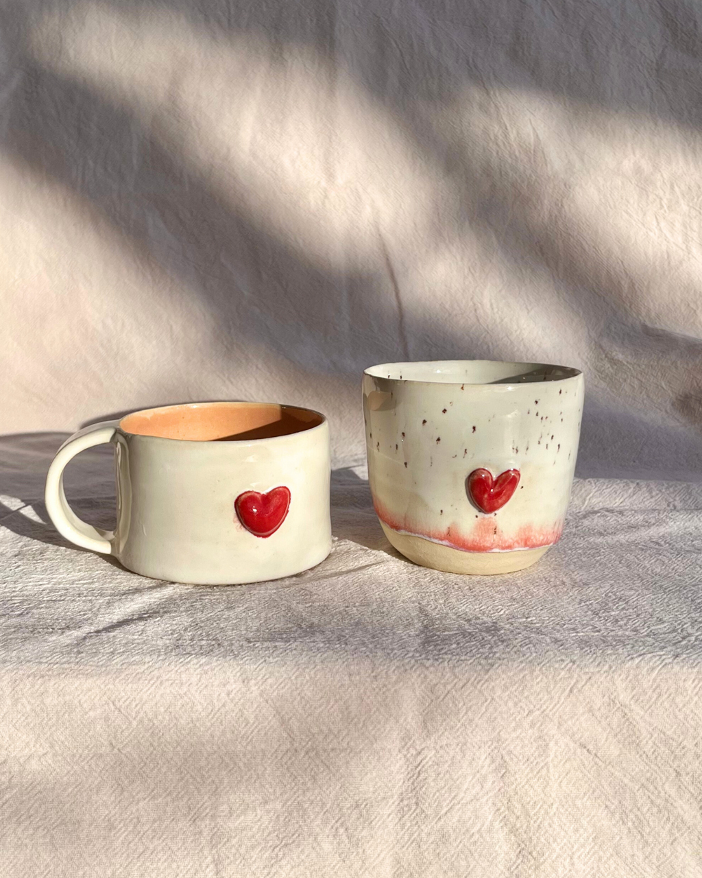 Célébrez l'amour avec cette collection capsule de Saint-Valentin, regroupant des tasses expresso, cappuccino et latte façonnées à la main pour vos moments de douceur à deux.