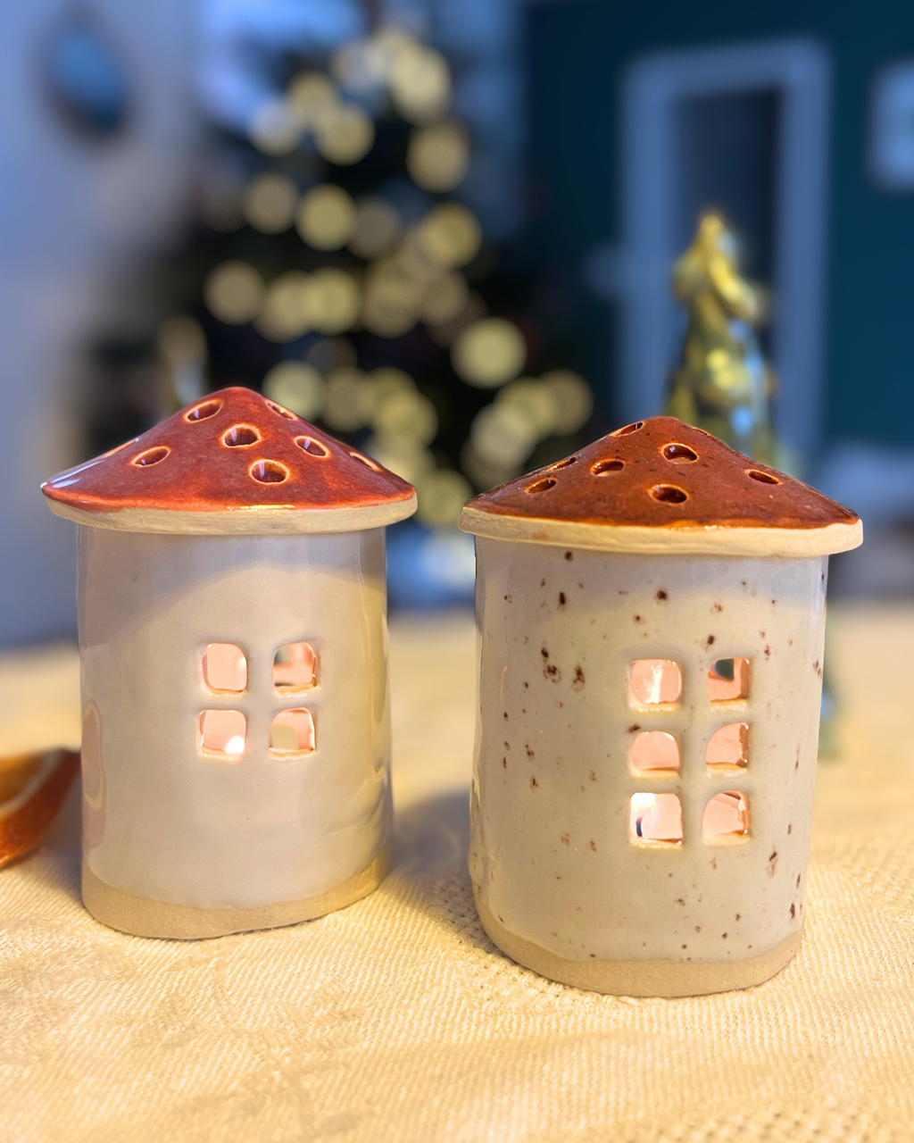 Découvrez des idées de cadeaux uniques et de la décoration de table artisanale pour créer une ambiance chaleureuse et naturelle durant les fêtes de fin d'année.