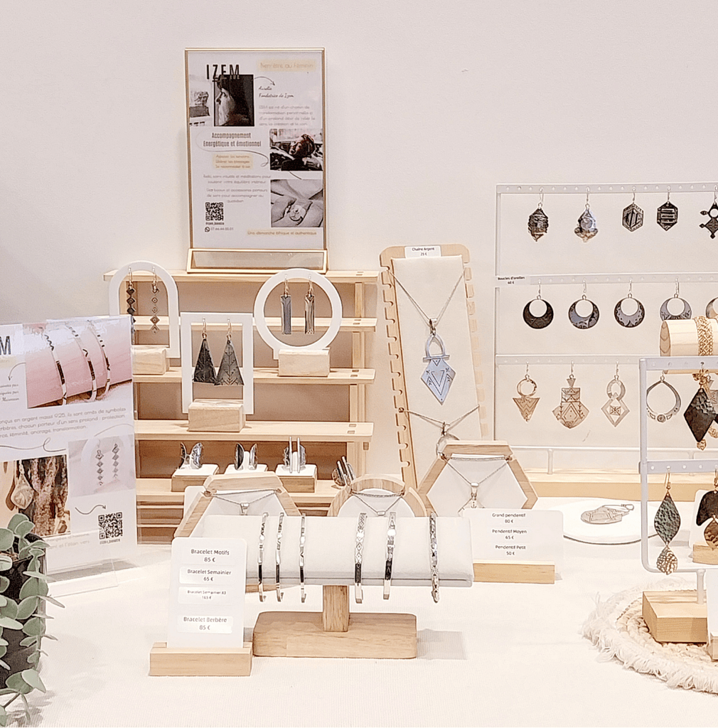 stand de présentation soins energétiques et bijoux porteurs de sens lors d'évènements