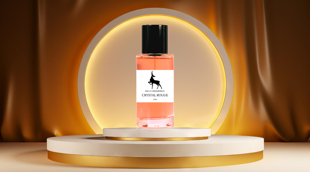 alt= L'image montre un flacon du parfum Crystal Rouge de Belly Fragrance, posé sur un podium élégant. Le flacon est d'une couleur rouge intense, reflétant l'élégance et le luxe du parfum. Le texte sur l'image indique que les parfums sont inspirés des grandes maisons, mais réinventés avec une touche unique et des ingrédients naturels de qualité. Belly Fragrance, parfumerie artisanale de Grasse, propose des créations olfactives uniques élaborées à partir d'essences précieuses.