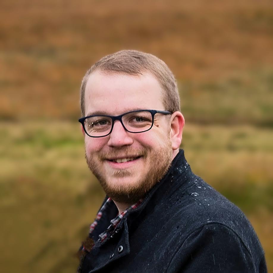 A Photograph of Artisan Binks the Artist and creator of this website.