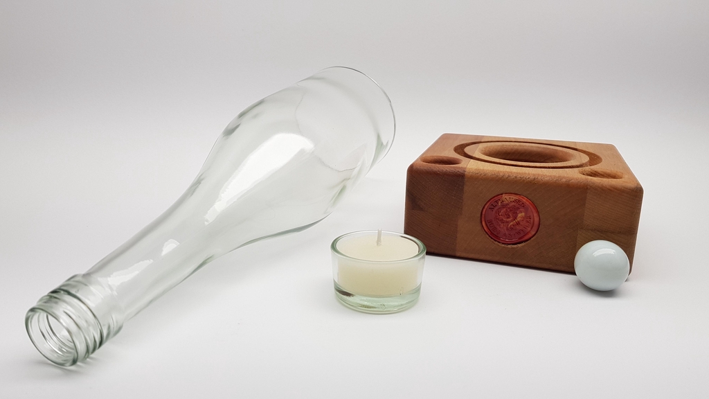 Windlichter für Teelichte aus Glasflaschen und Holz