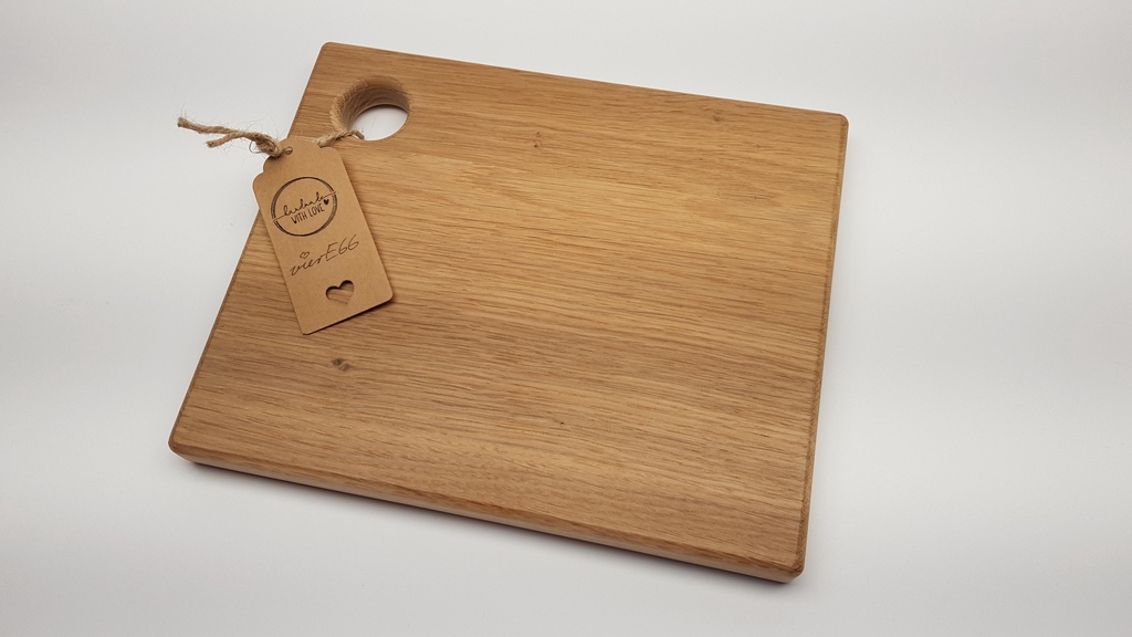 Frühstücksbrettchen aus Holz mit Eierbecher