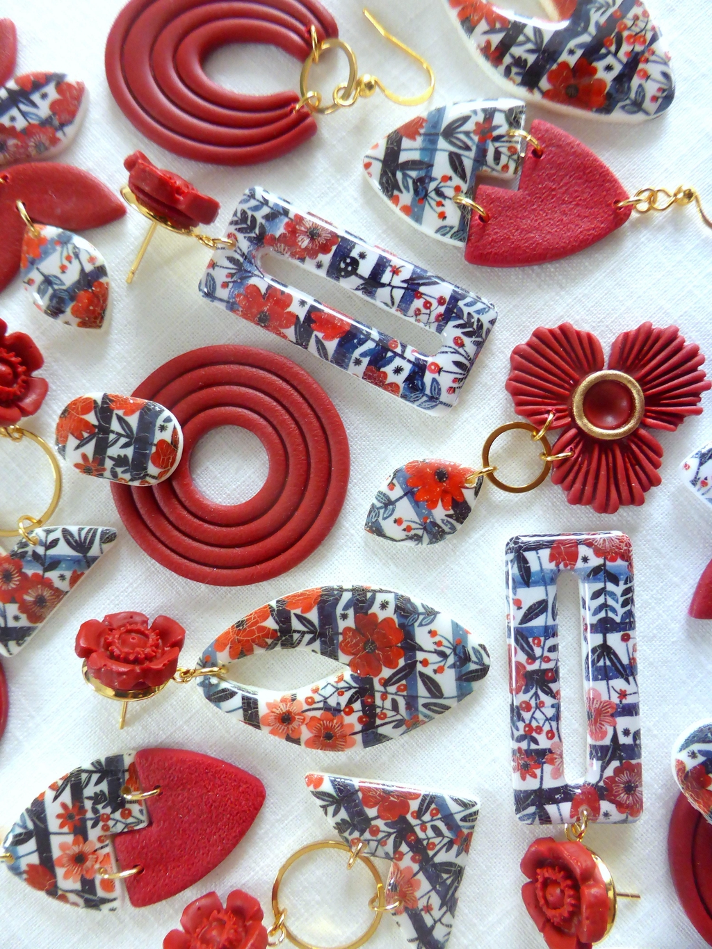 Collection de bijoux en pâte polymère, de couleur rouge à motifs fleuris