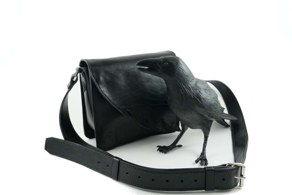 Sac bandoulière KARASU  entièrement fabriqué à la main par Atelier Karasu